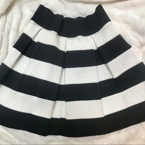 Xhilaration stiff, striped, pleated skirt 👗